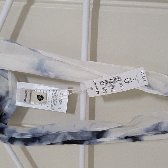 Madewell Tapered Long Skinny Bandana - sunfaded indigo multi - Picture 4 of 4